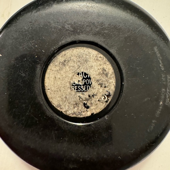 MAC Cosmetics Fafi Compact - Picture 2 of 3